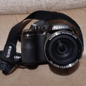 Fujifilm Finepix S 14 Mega Pixel 2011